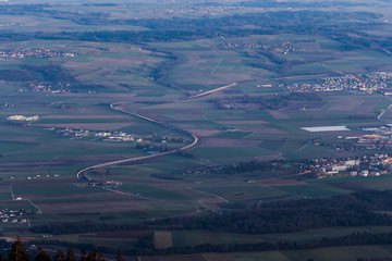 L'autoroute A1 vers Orbe vue d'en haut