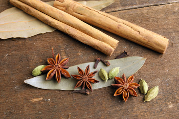 Ceylon Cinnamon Cardamom Clove Bay leaf mix spice
