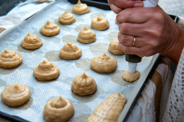 preparation of small cream puffs