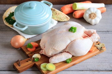 Suppenhuhn mit Suppengemüse