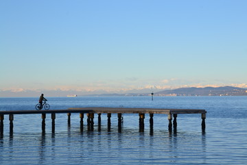 Trieste - in bicicletta di inverno sul molo