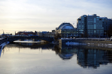 Fototapeta premium Moscow river near Udarnik cinema