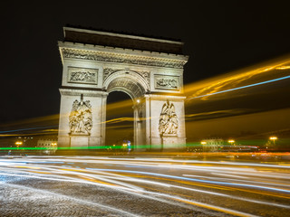 Fototapeta na wymiar Nachtaufnahme des Arc de Triumph, Paris, Frankreich