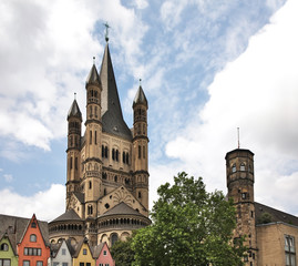 Obraz premium Great St. Martin Church and Stapelhaus in Cologne (Koln). Germany