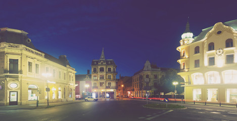 Fototapeta na wymiar Twilight on Oradea streets