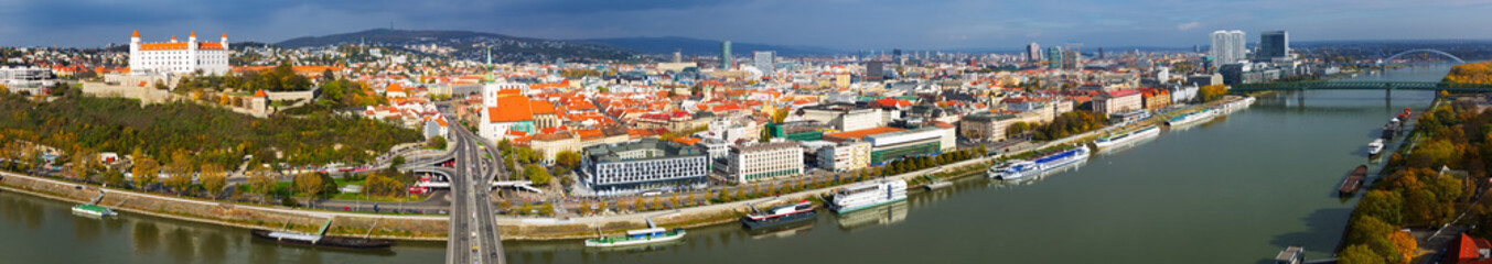 Fototapeta na wymiar Panoramic view on Bratislava old town over the Danube river