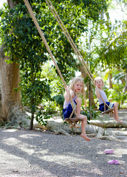 Reece and Remi found a rope swing!