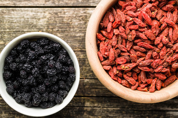Dried chokeberries and goji berries.