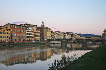 Firenze, tramonto sull'Arno