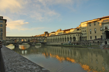 Fototapeta na wymiar Firenze, tramonto sull'Arno