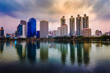 Obraz na płótnie Canvas city view at Benjakitti Park at sunset, Bangkok, Thailand