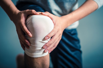 男性 足 膝の痛み