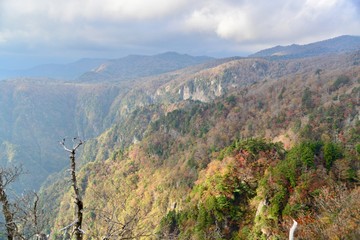 日本の山の夕景と光線