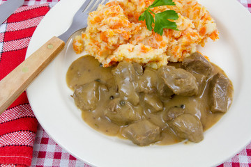 sauté de boeuf et purée de carottes