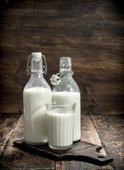 Fresh cow's milk.