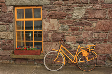 Fototapeta na wymiar Old bike leaning against the wall and window