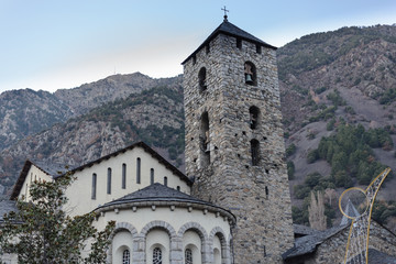 Fototapeta premium La Iglesia de San Esteban ,plaza del Príncep Benlloch de Andorra la Vieja, capital del principado de Andorra. Patrimonio Cultural de Andorra. 