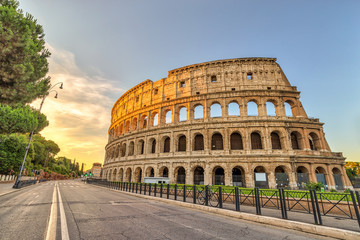 Obraz premium Rzym wschód słońca panoramę miasta w Rzymie Koloseum (Roma Coliseum), Rzym, Włochy