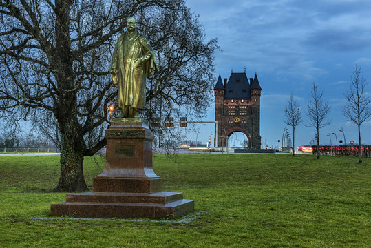 Nibelungen Bilder Durchsuchen 1,155 Archivfotos, und