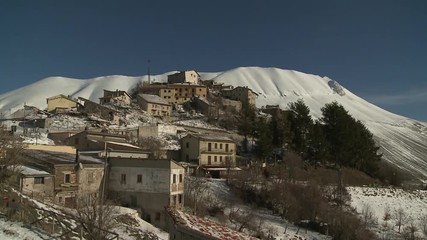 Castelluccio dopo il terremoto