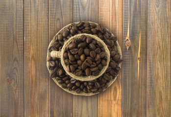 Сoffee beans and a cup on a wooden background. Coffe cup with copy space for text. Coffee...