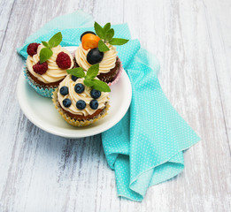 Cupcakes with fresh berries
