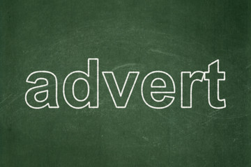 Obraz premium Advertising concept: text Advert on Green chalkboard background
