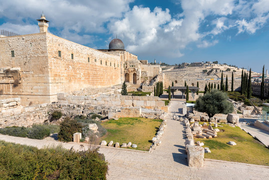 Viiew to Mount of Olives. Al-Aqsa Mosque on the Temple Mount in Jerusalem, Old City, Israel. 