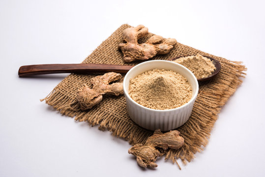 Ginger powder with dried Ginger also known as Sunth or Sonth in India
