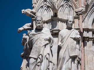 Fototapeta premium Statues at the west facade of Siena cathedral