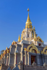 Naklejka premium Prabaromathat chedi srinakarindra satismahasantikiri pagoda w świątyni Wat Santikhiri Mae Salong, Chiangrai, północna Tajlandia rano