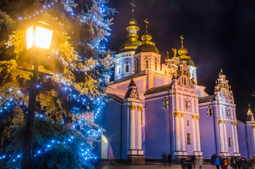 Obraz premium St. Michael's Golden-Domed Cathedral in Kiev at Christmas