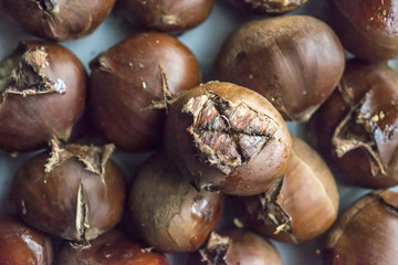 Hot roasted chestnuts 