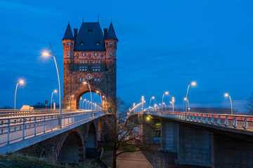 Fototapeta na wymiar Rheinbrücke Nibelungenbrücke Worms mit Nibelungenturm