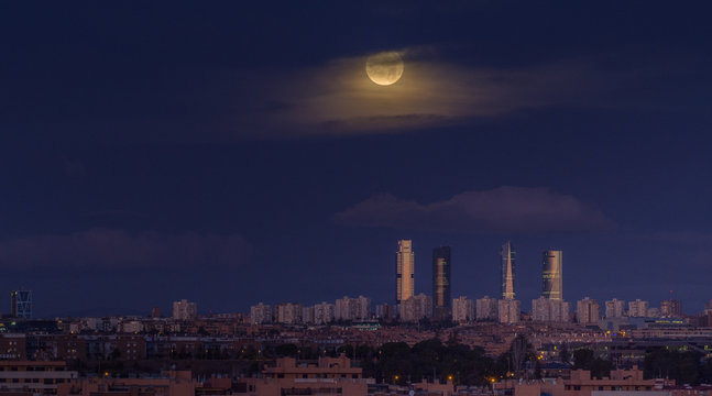 Superluna y Madrid