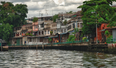 Obraz premium Dirty Waters of Bangkok River