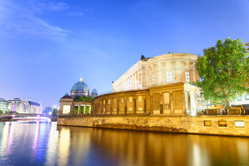 Fototapeta premium Beautiful night view of Berlin Cathedral and museum inland along Spree river