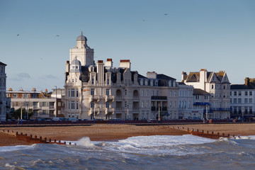 Fototapeta premium EASTBOURNE, EAST SUSSEX/UK - JANUARY 7 : View of the Shoreview Hotel in Eastbourne East Sussex on January 7, 2018. Unidentified people