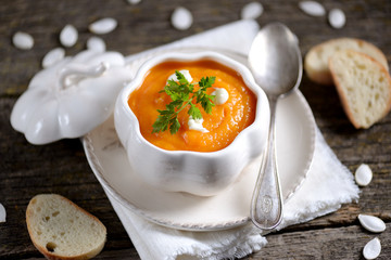 Pumpkin puree with pepper and parsley. Healthy eating.