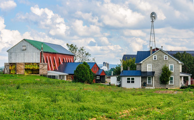 Farm buildings in Amish Pennsylvania, USA