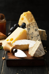 Assorted cheeses with grapes, nuts and rosemary - 187652232