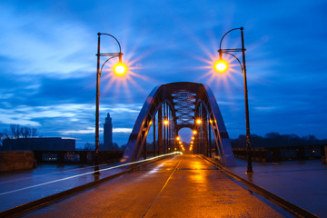 Sternbrücke bei Nacht in Magdeburg