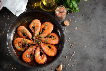 Fried big shrimps in tomato sauce with olive oil, garlic, cilantro and soy sauce.