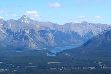Unterwegs in den Rocky Mountains: Minnewanka See bei Banff / Alberta / Kanada
