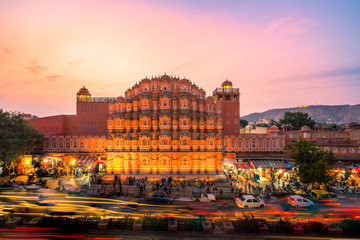 JAIPUR - DECEMBER 15, 2017:  The crowd and vehicles in front of Hawa Mahal, India at the evening.
