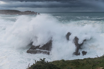 Spectacular swell in the Galician coast of Rinlo!