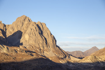  Vallée de La Clarée, massif des Cerces, la pointe des Banchets (2953 m) et le Col des Rochilles (2496 m), Névache, Hautes-Alpes 