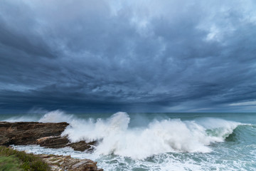 Spectacular swell in the Galician coast of Rinlo!