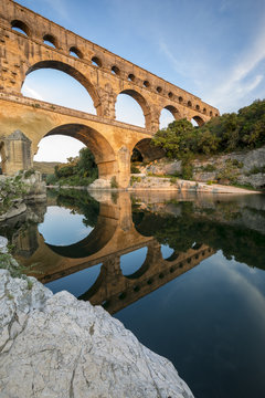 Le Pont du Gard class&eacute; Patrimoine Mondial de l'UNESCO, Grand Site de France, pont aqueduc romain qui enjambe le Gardon, Gard