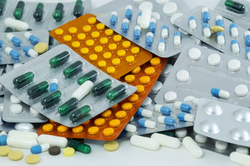 Много таблеток-мало денег.